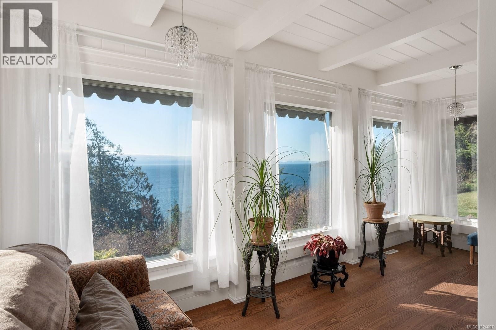 9193 WEST COAST ROAD Image 12