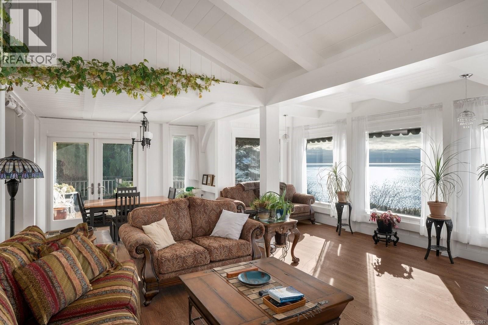 9193 WEST COAST ROAD Image 14