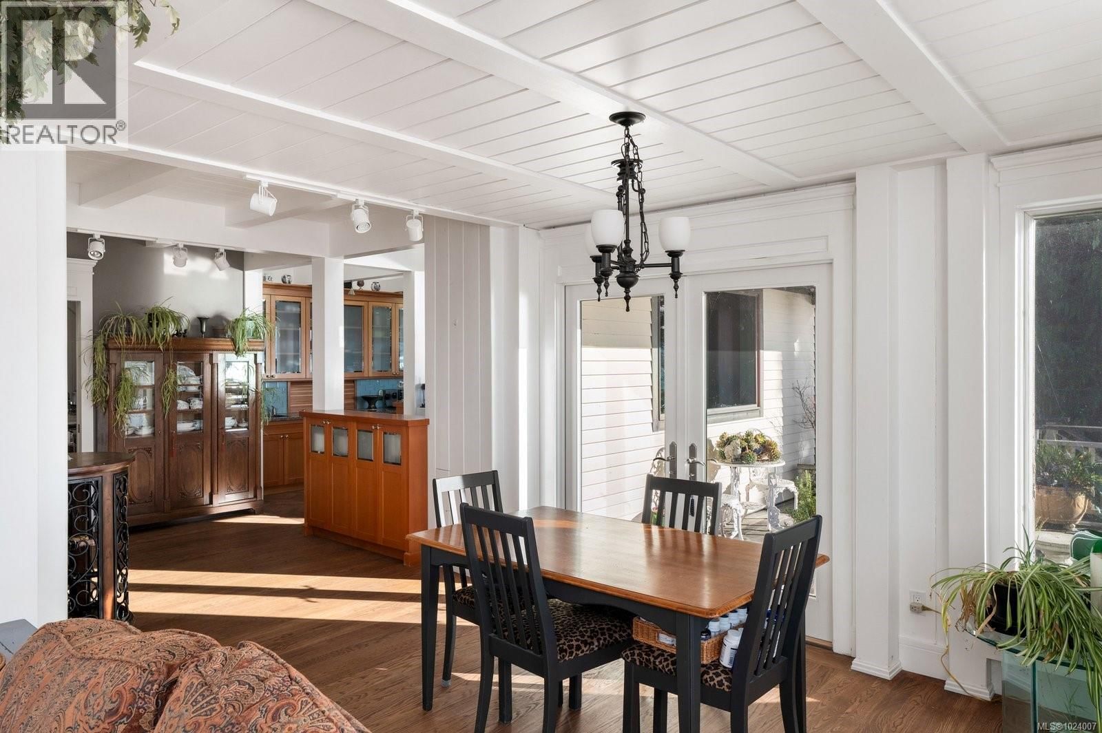 9193 WEST COAST ROAD Image 15