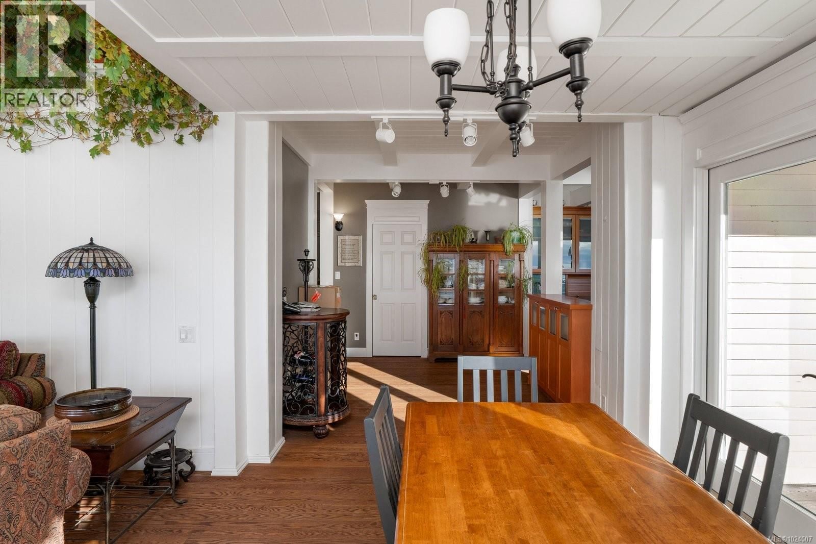 9193 WEST COAST ROAD Image 16