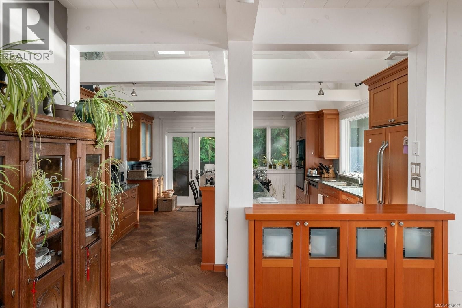 9193 WEST COAST ROAD Image 18