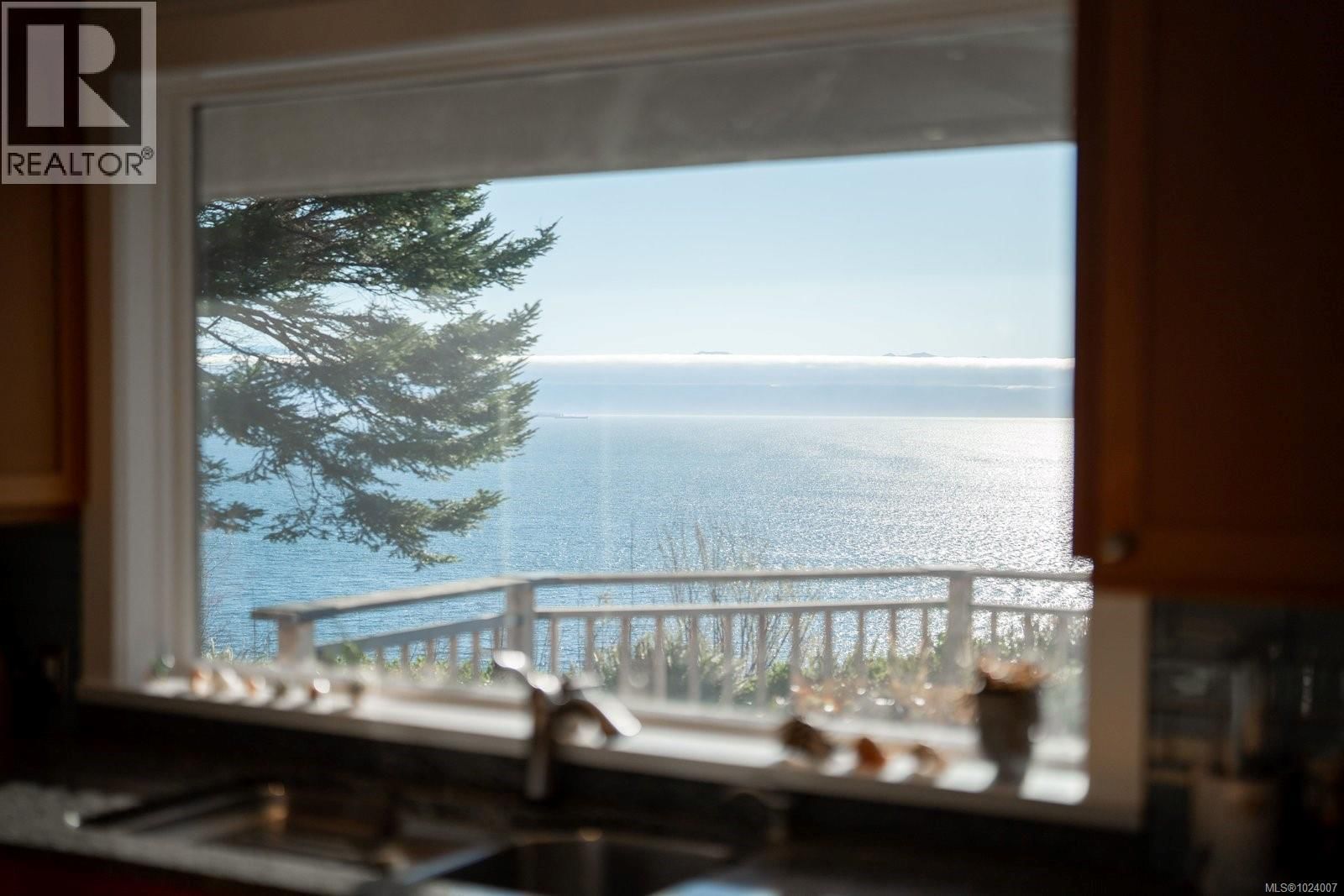 9193 WEST COAST ROAD Image 20