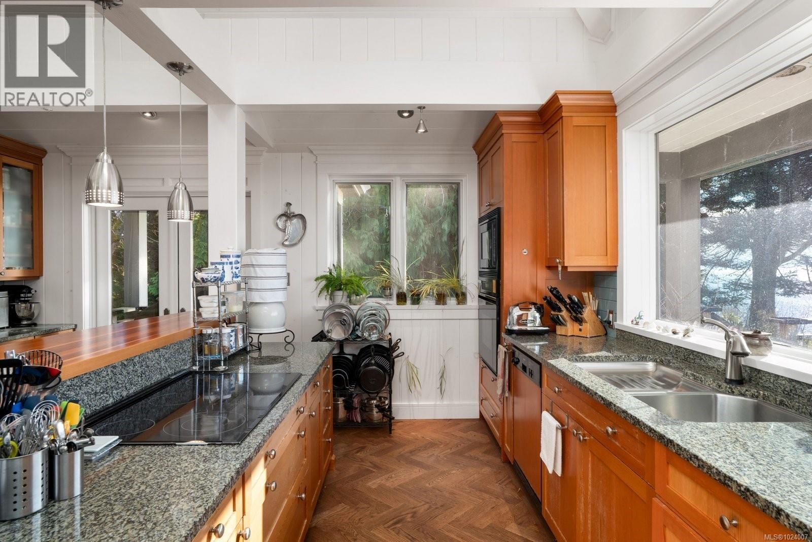 9193 WEST COAST ROAD Image 21