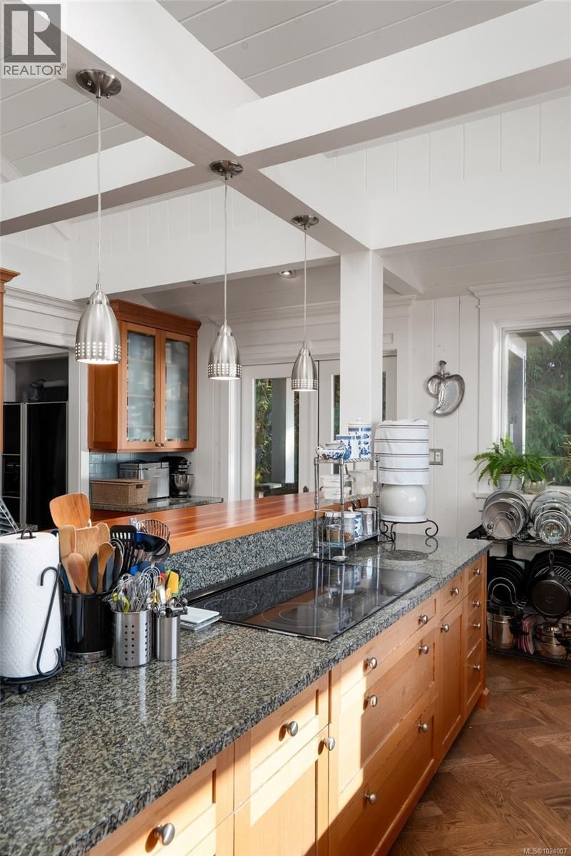 9193 WEST COAST ROAD Image 22