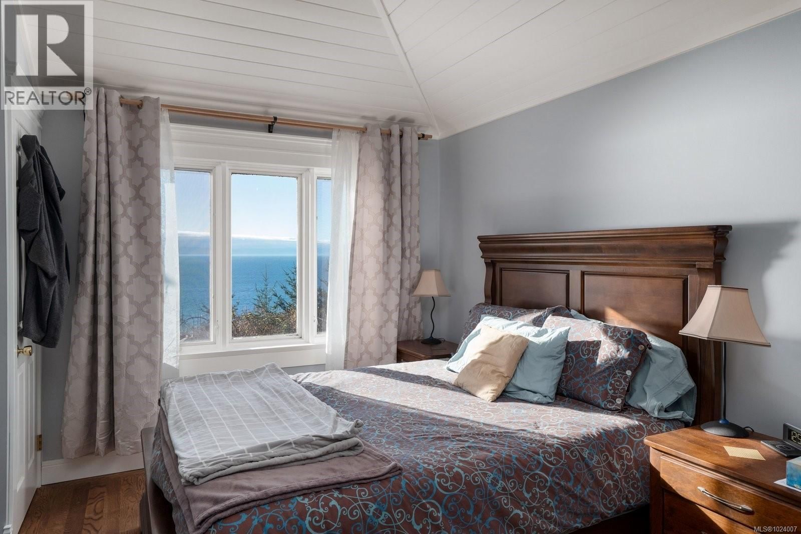 9193 WEST COAST ROAD Image 26