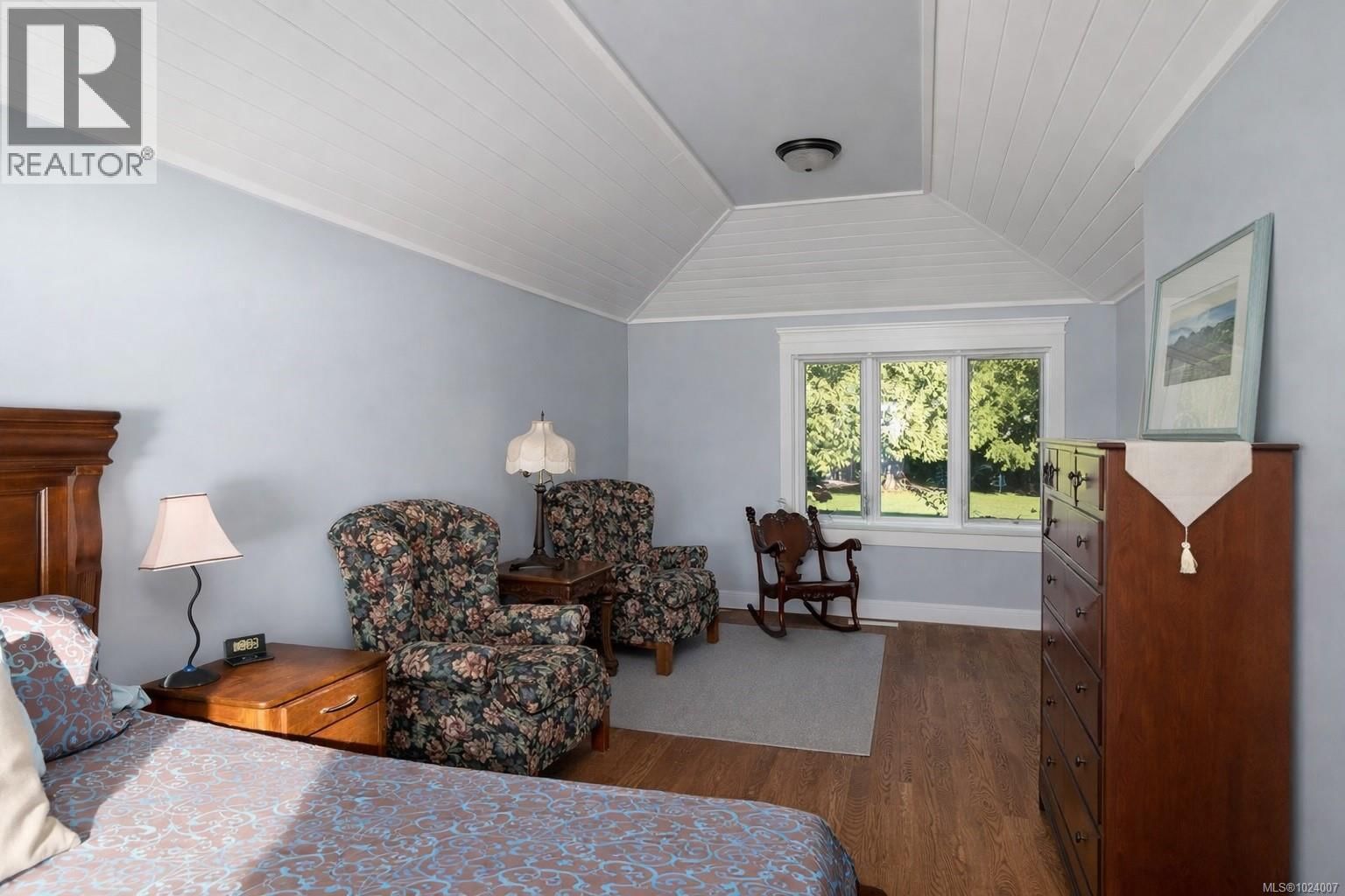 9193 WEST COAST ROAD Image 28