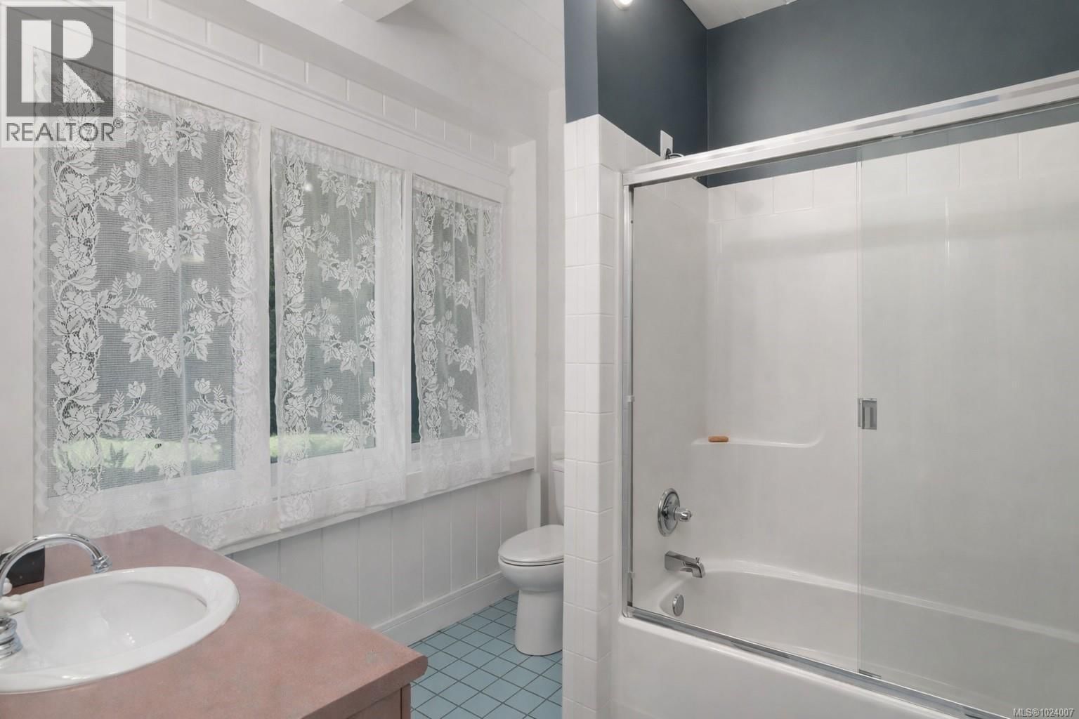 9193 WEST COAST ROAD Image 29