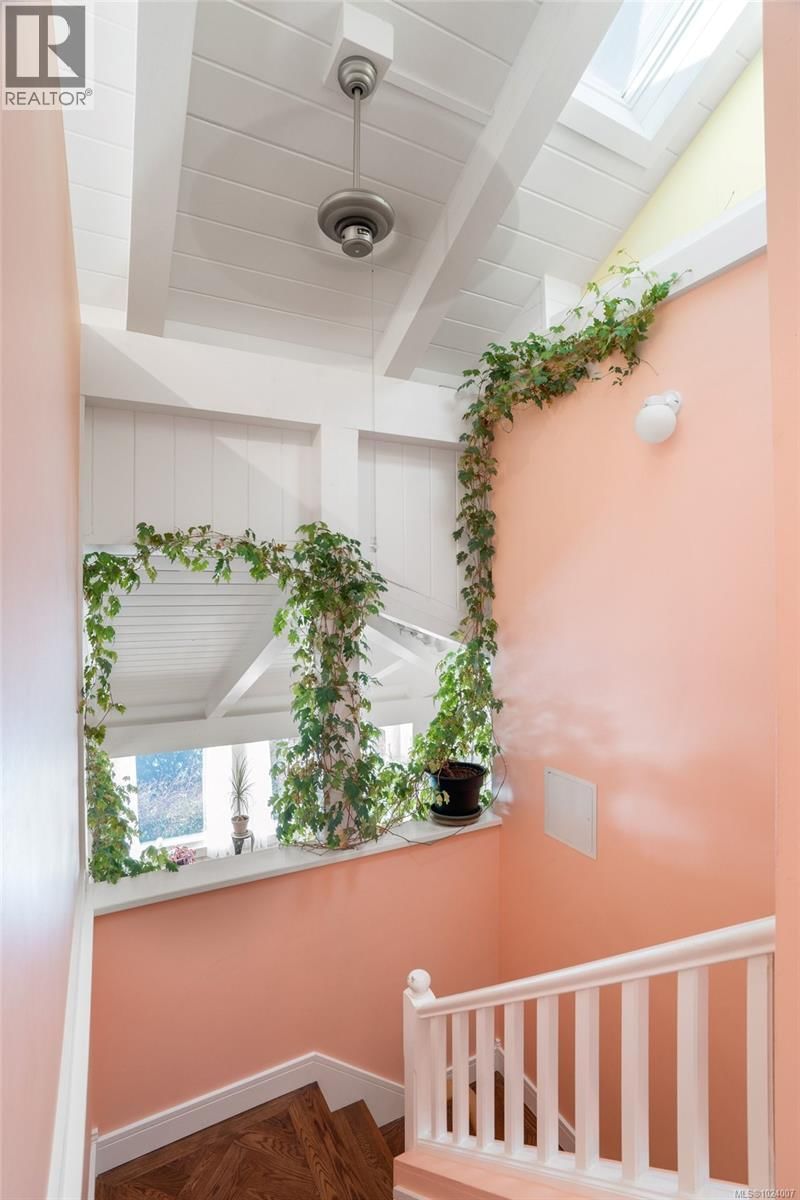 9193 WEST COAST ROAD Image 33