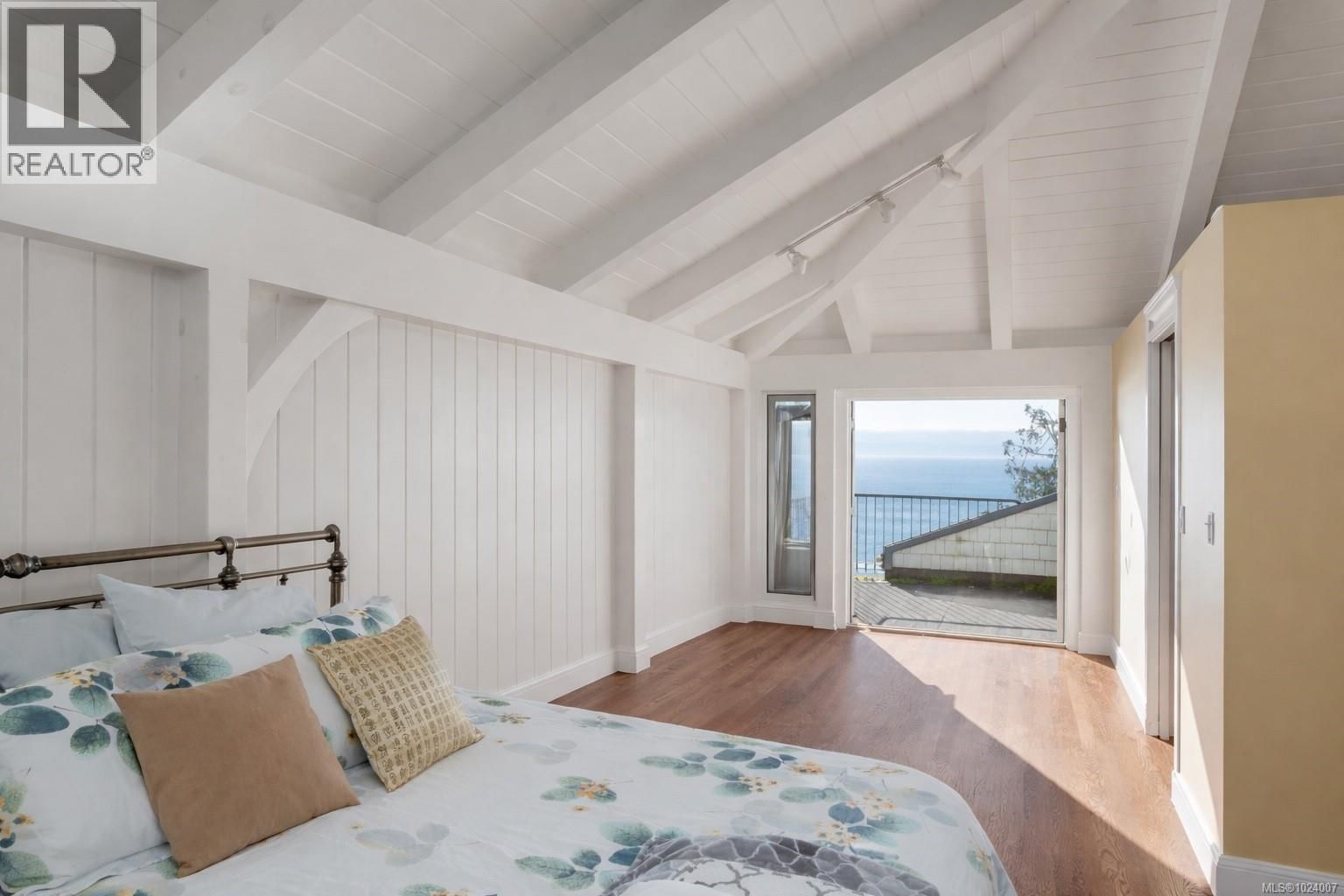 9193 WEST COAST ROAD Image 34