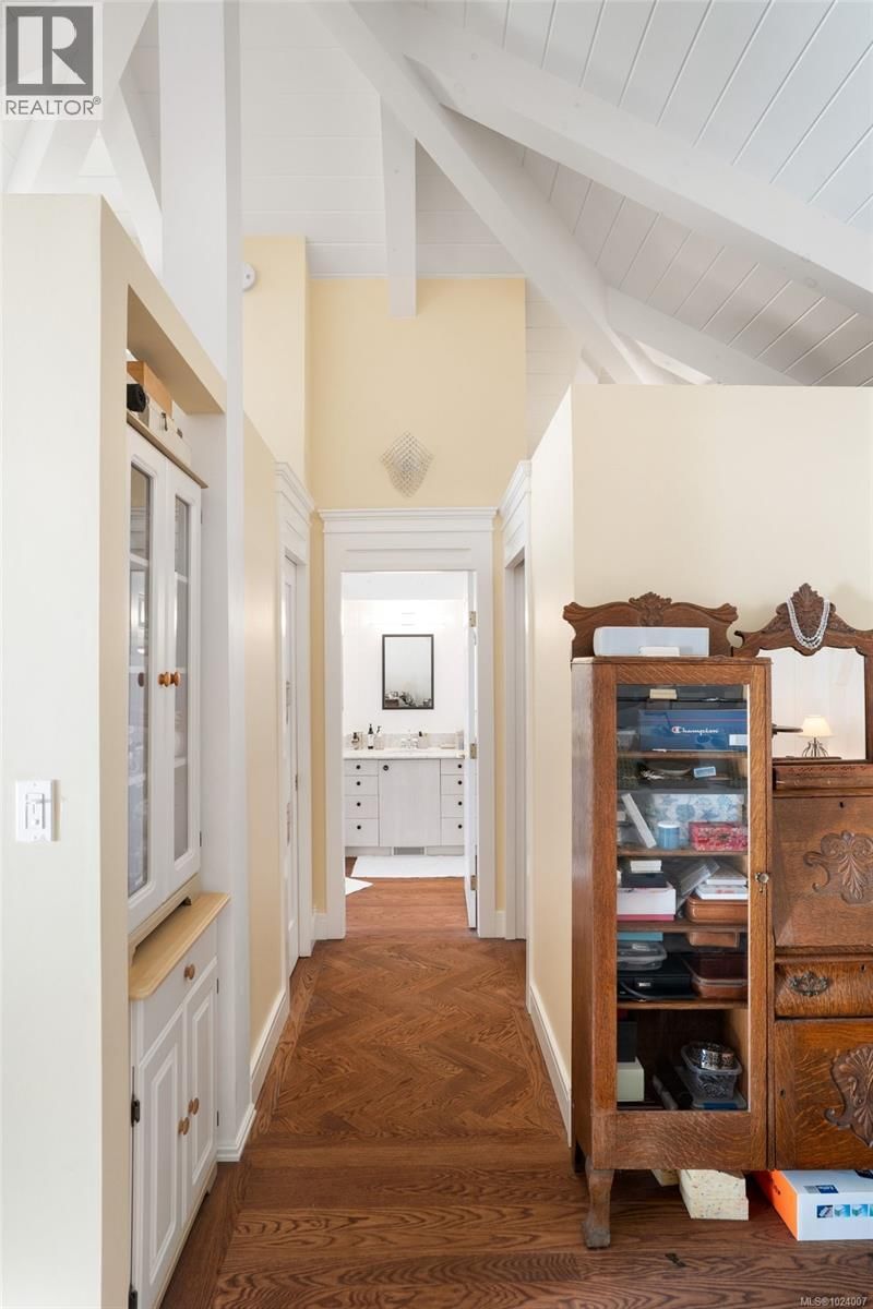 9193 WEST COAST ROAD Image 36