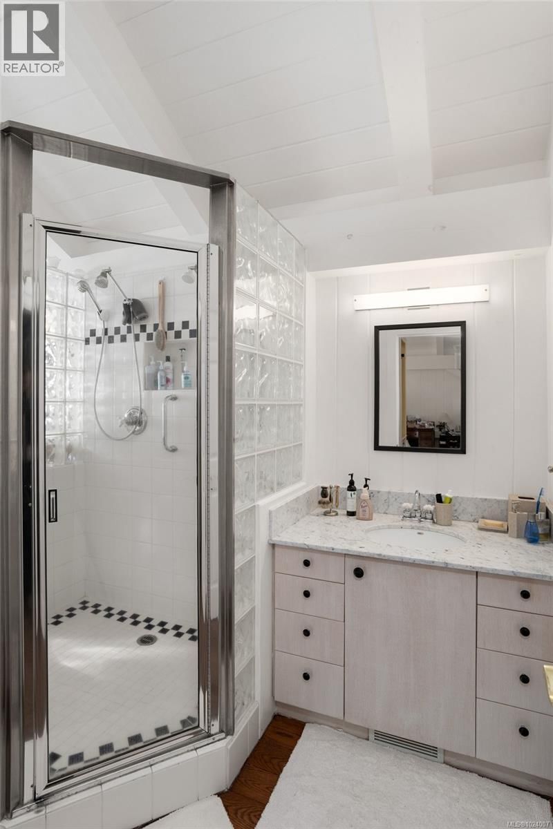 9193 WEST COAST ROAD Image 37