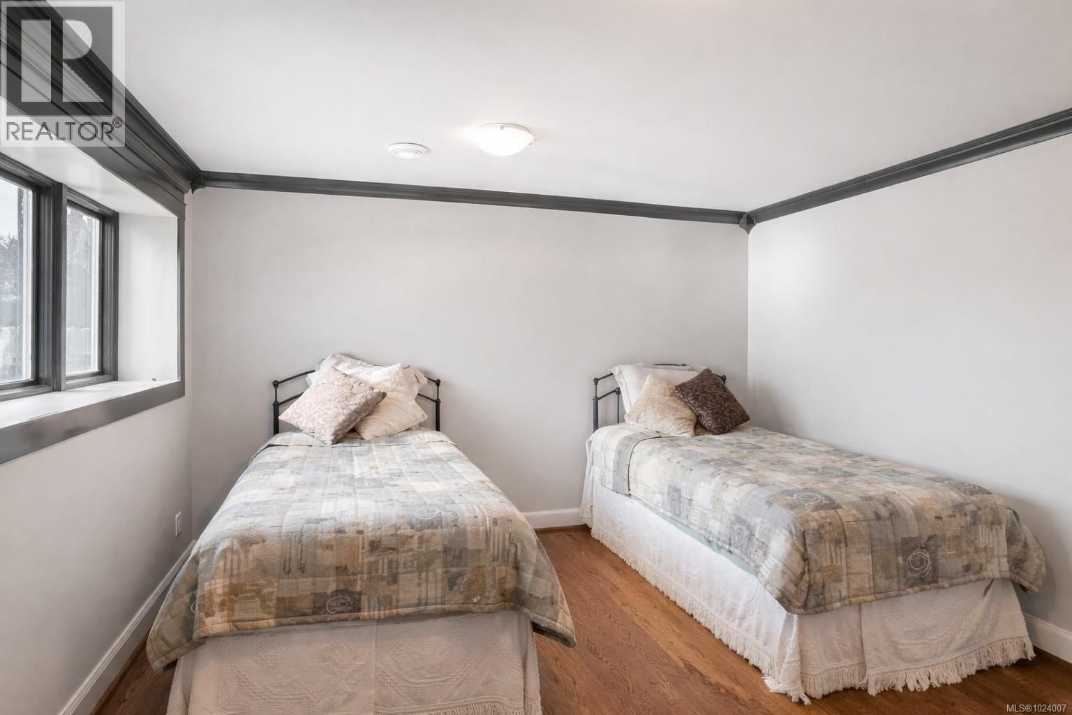 9193 WEST COAST ROAD Image 40