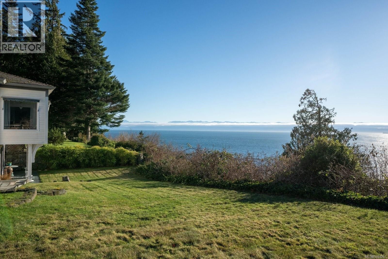 9193 WEST COAST ROAD Image 45