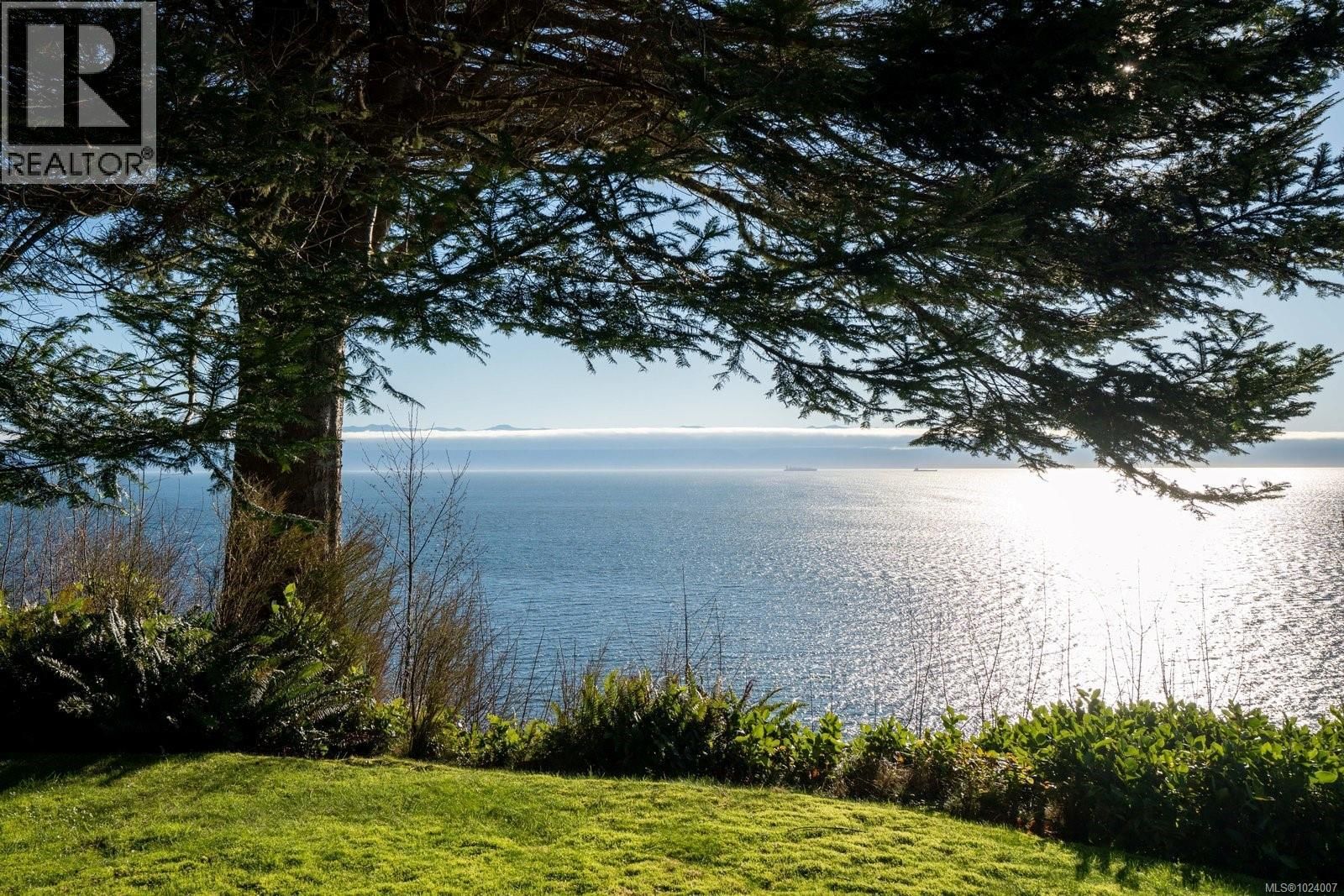 9193 WEST COAST ROAD Image 46