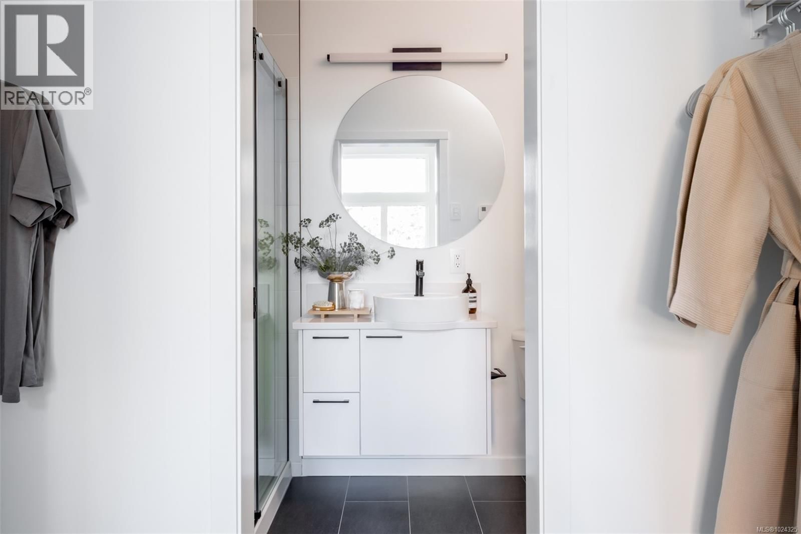 201 - 1075 TILLICUM ROAD Image 10