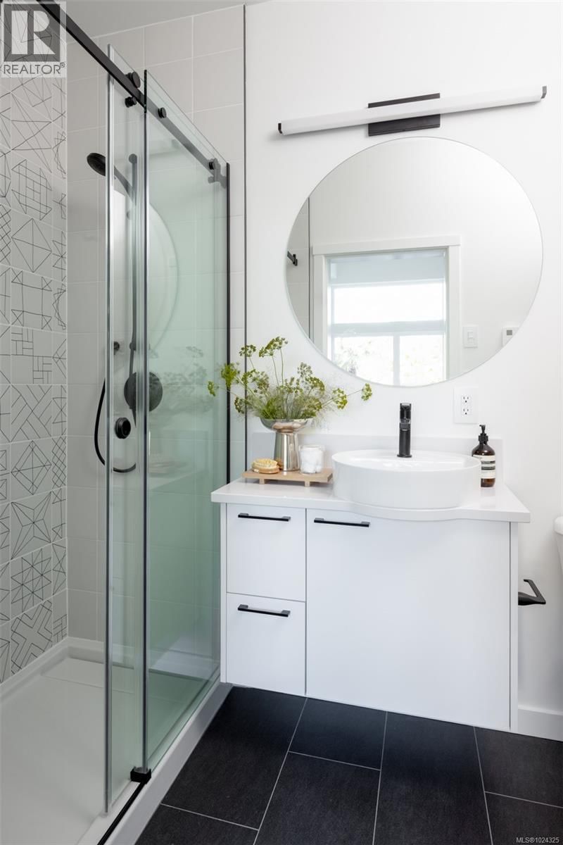 201 - 1075 TILLICUM ROAD Image 11