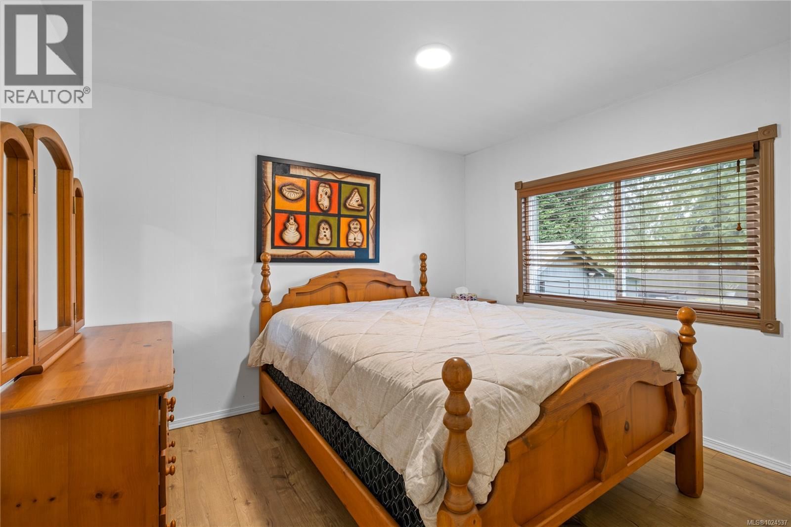 775 BARCLAY CRESCENT SOUTH Image 10