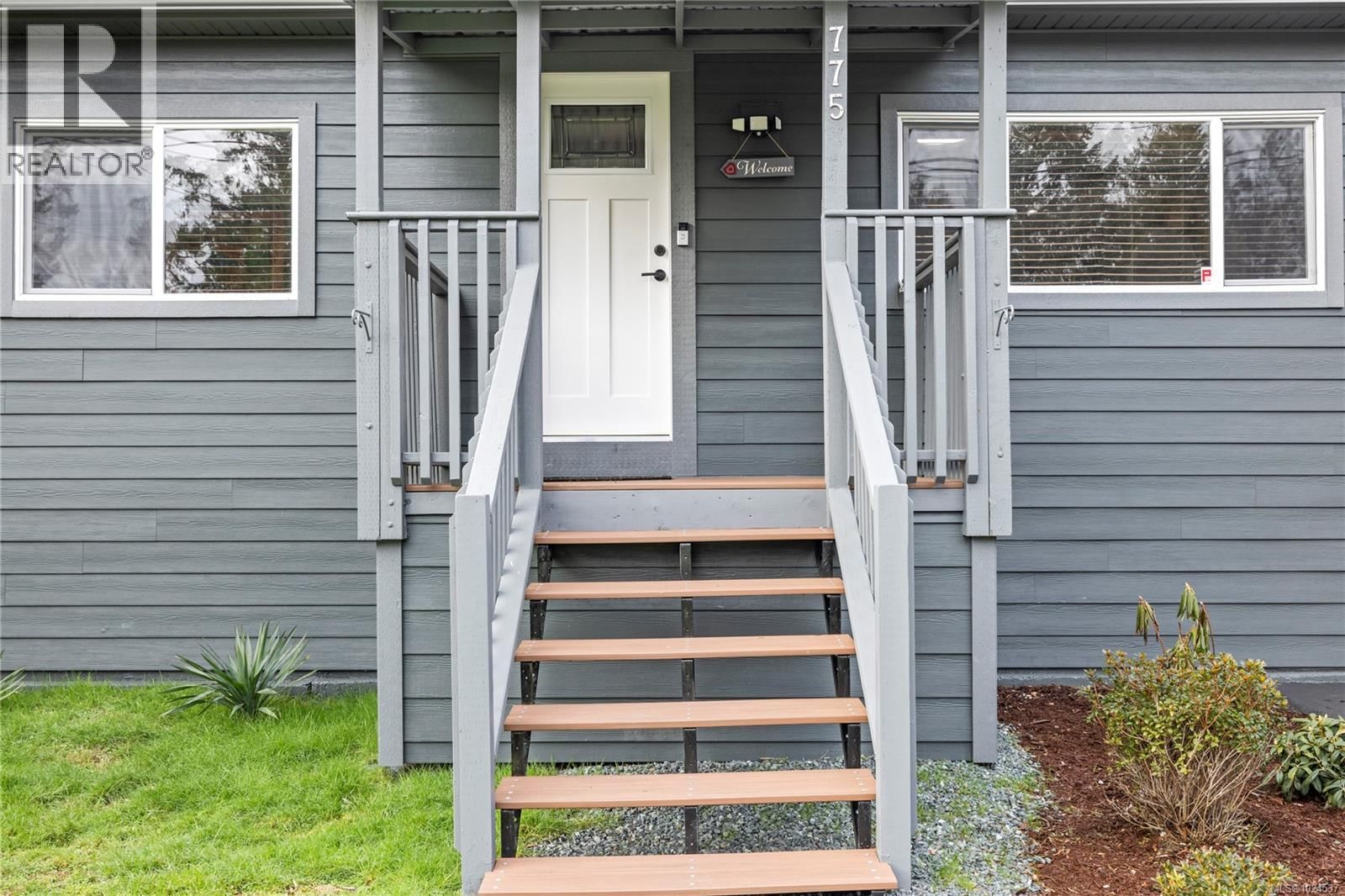 775 BARCLAY CRESCENT SOUTH Image 17