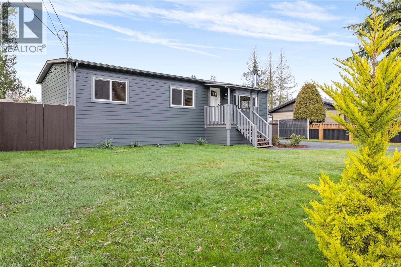 775 BARCLAY CRESCENT SOUTH Image 18