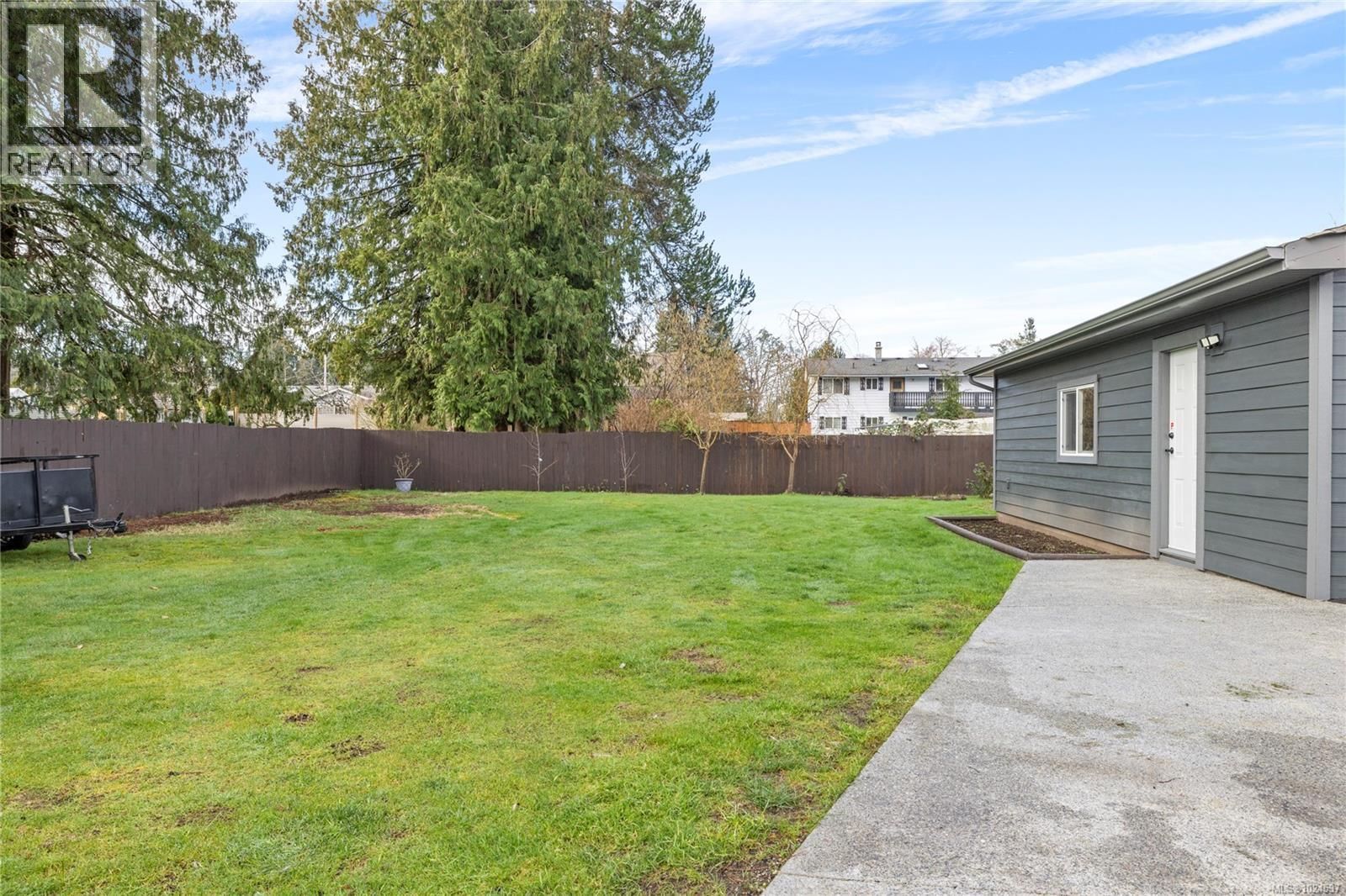 775 BARCLAY CRESCENT SOUTH Image 24