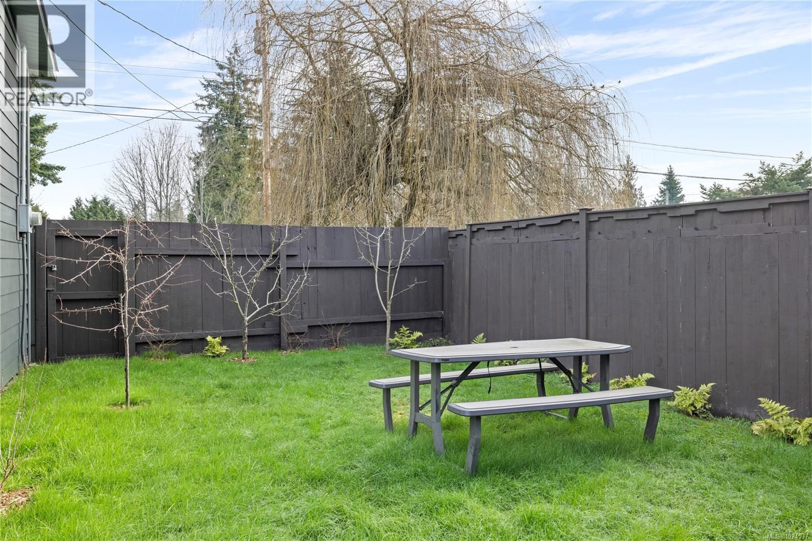 775 BARCLAY CRESCENT SOUTH Image 26