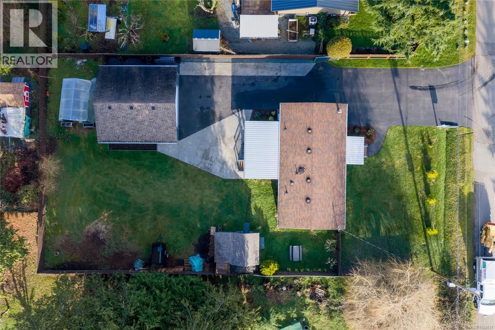 775 BARCLAY CRESCENT SOUTH Image 31