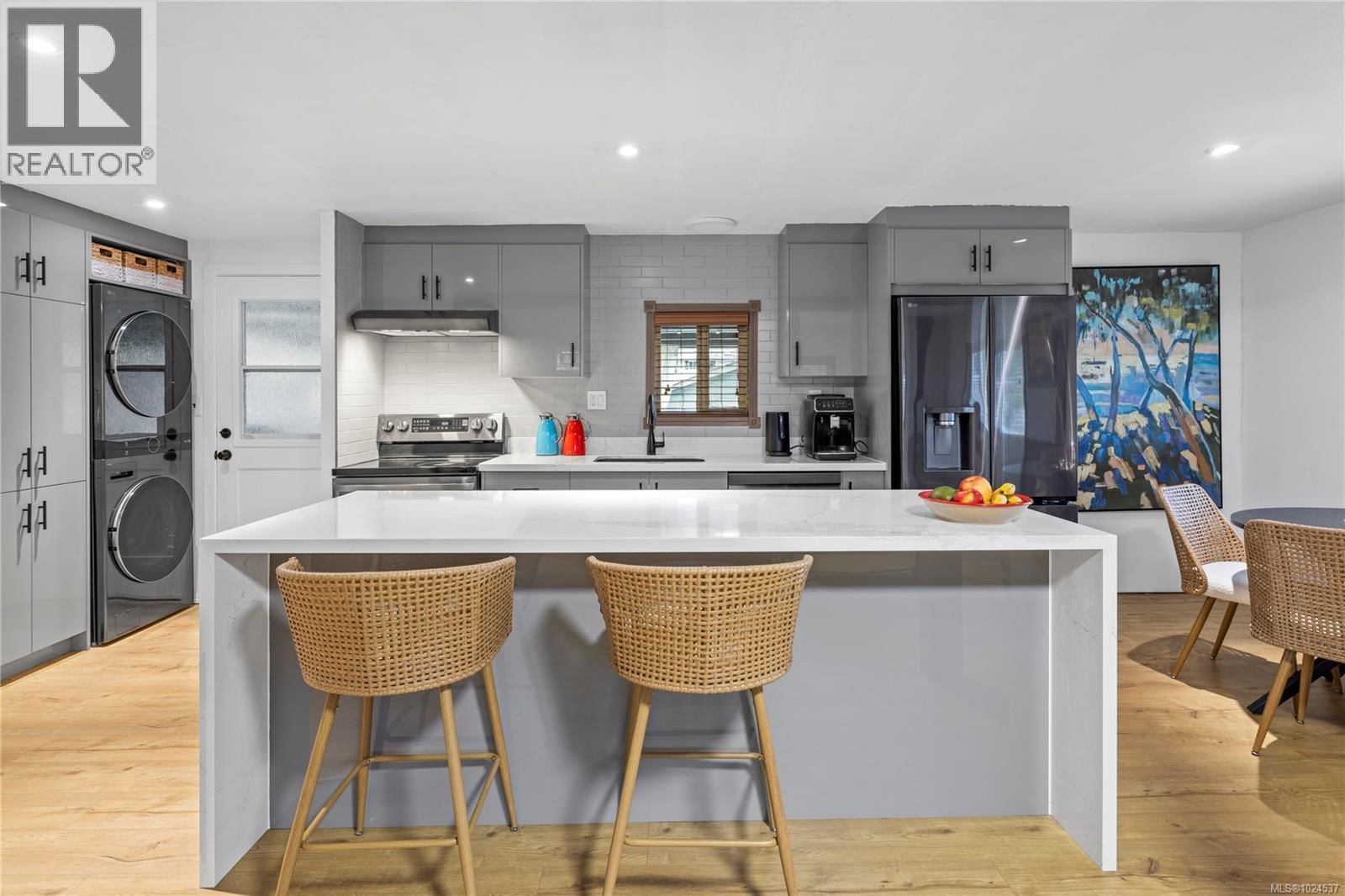 775 BARCLAY CRESCENT SOUTH Image 4