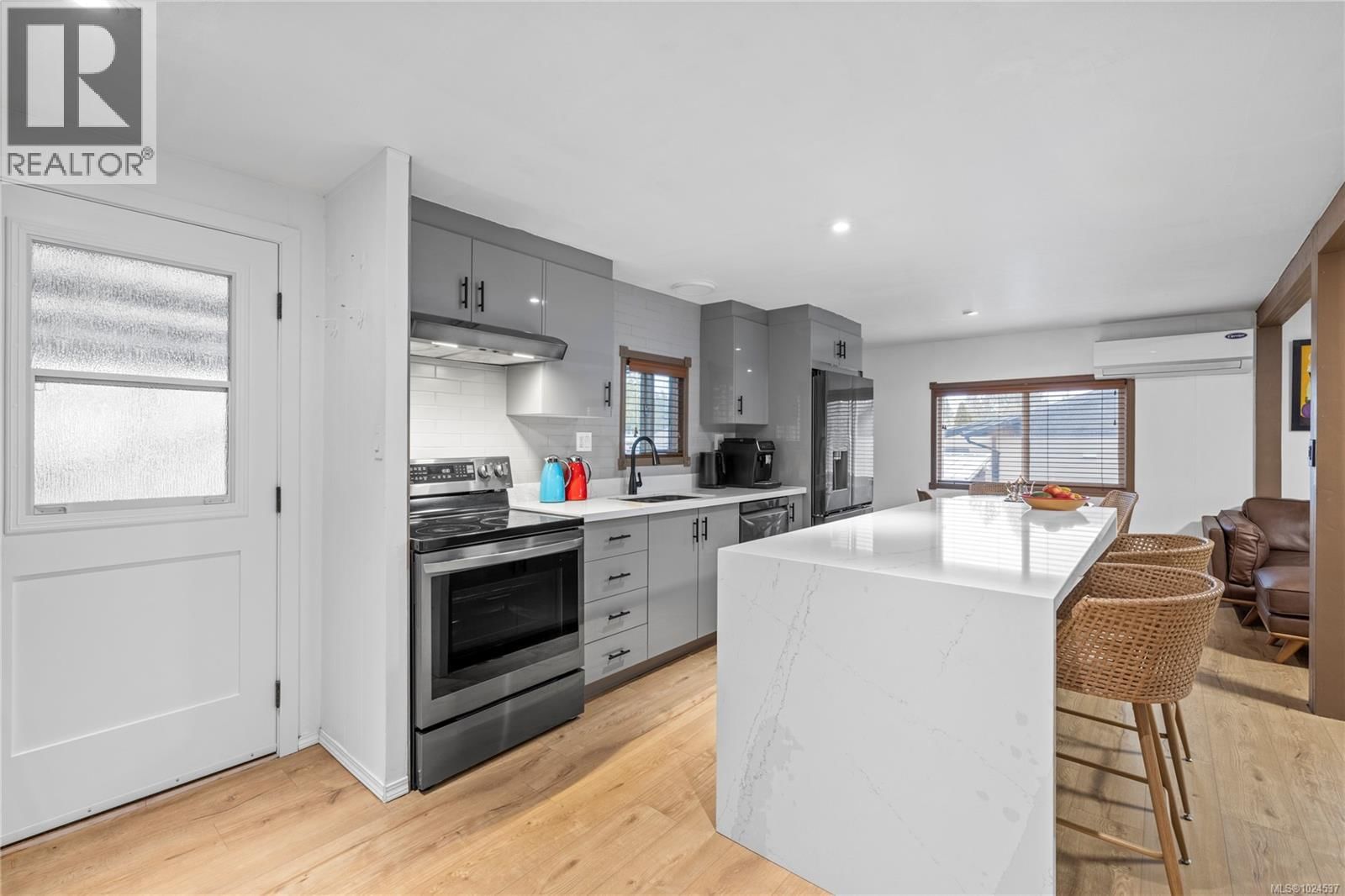 775 BARCLAY CRESCENT SOUTH Image 5