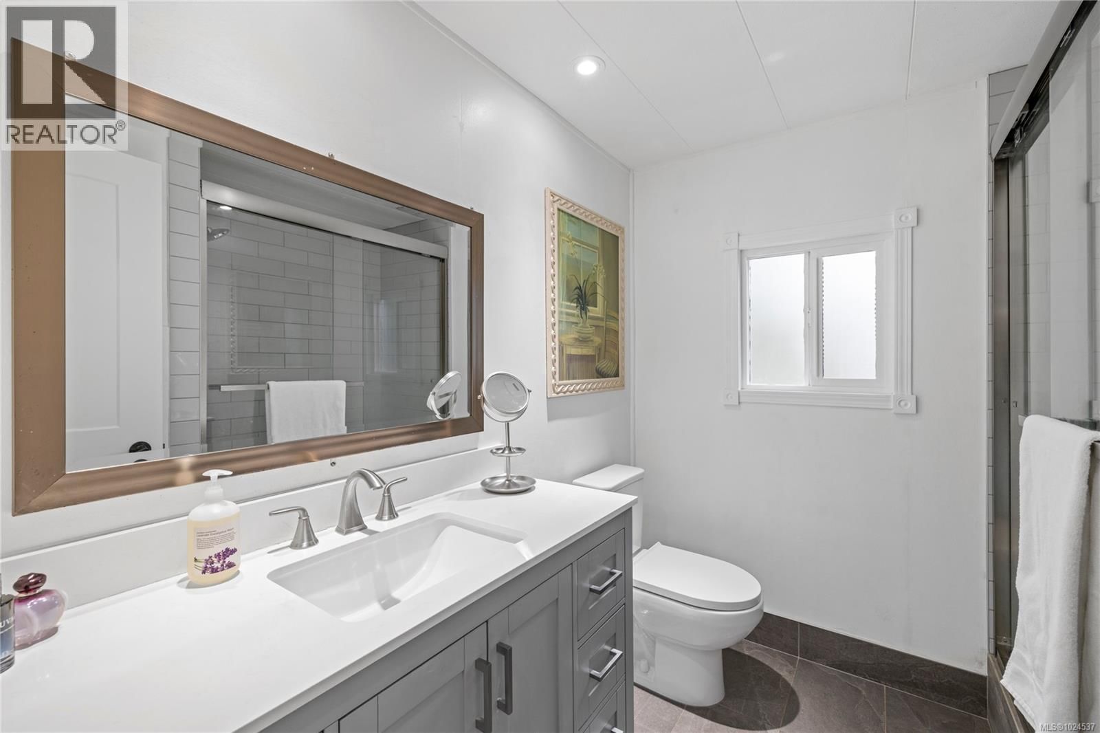 775 BARCLAY CRESCENT SOUTH Image 7