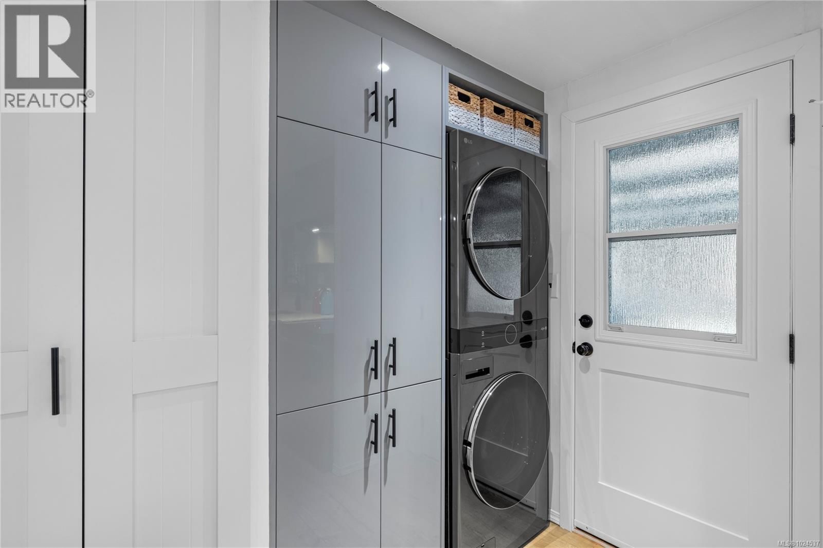 775 BARCLAY CRESCENT SOUTH Image 8