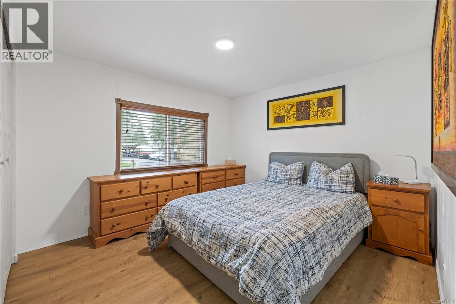 775 BARCLAY CRESCENT SOUTH Image 9