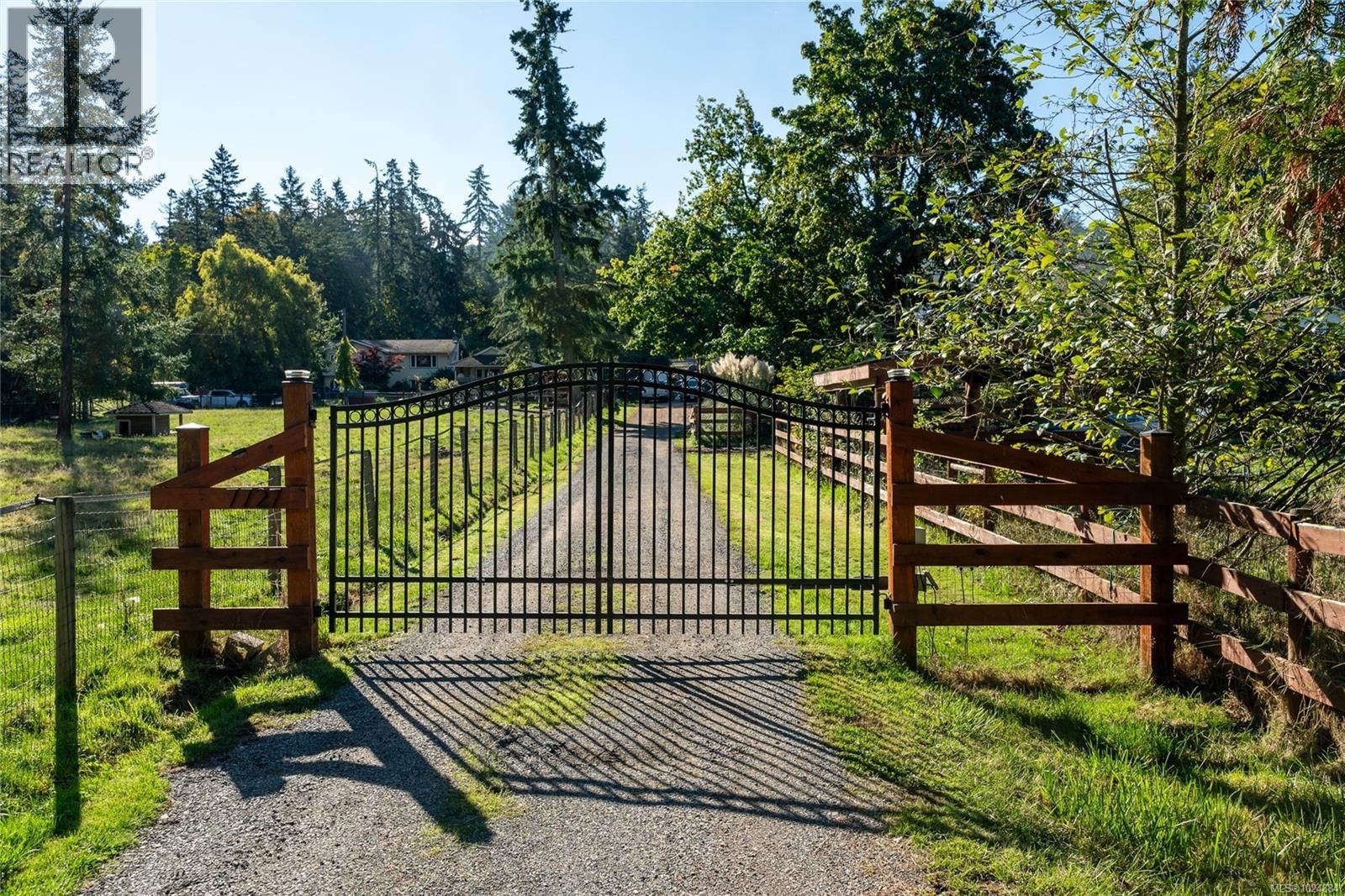 7727 Superior Road property photo