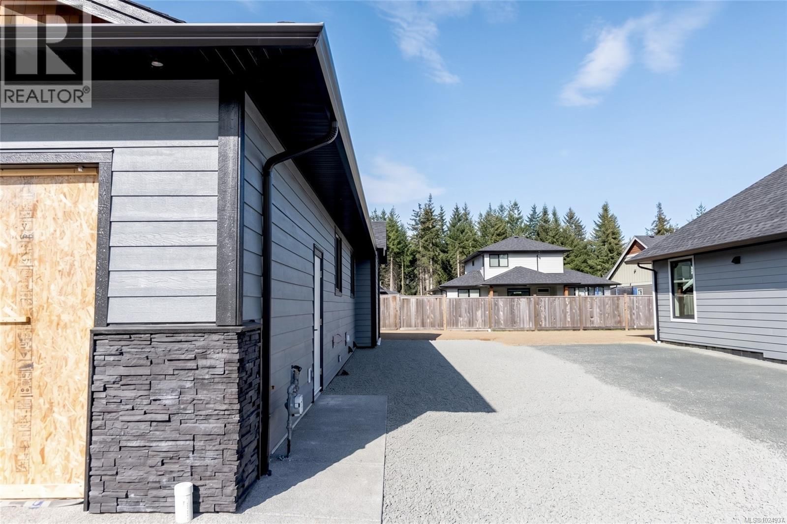 762 SITKA STREET Image 3