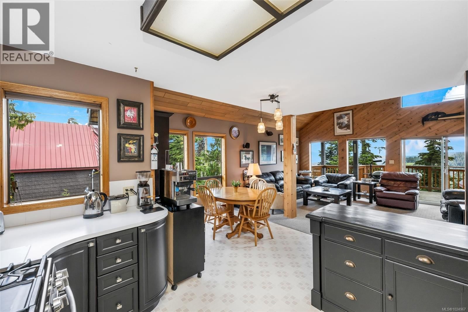 886 JUTLAND TERRACE Image 24