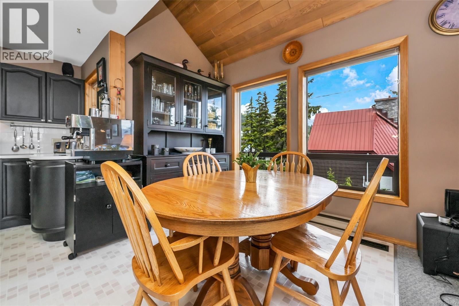 886 JUTLAND TERRACE Image 29