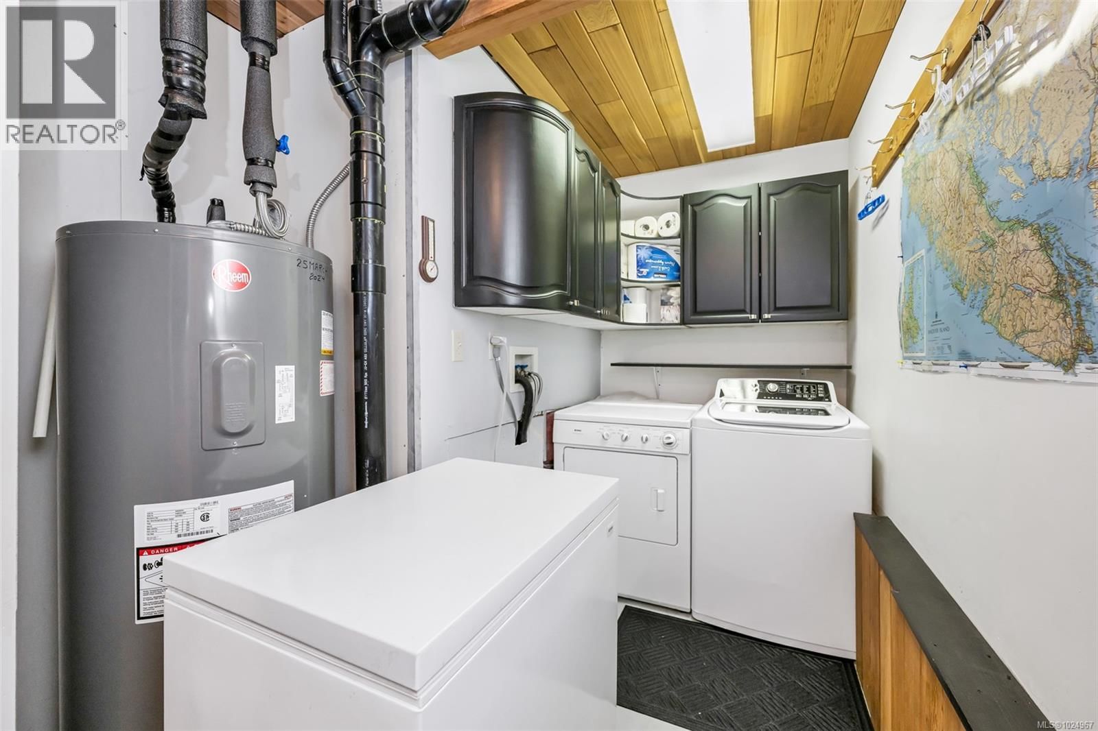 886 JUTLAND TERRACE Image 8