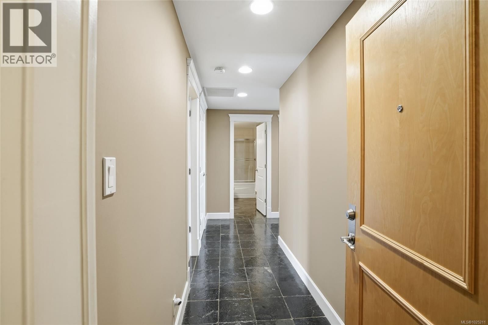 201 225 Rosehill Street property photo