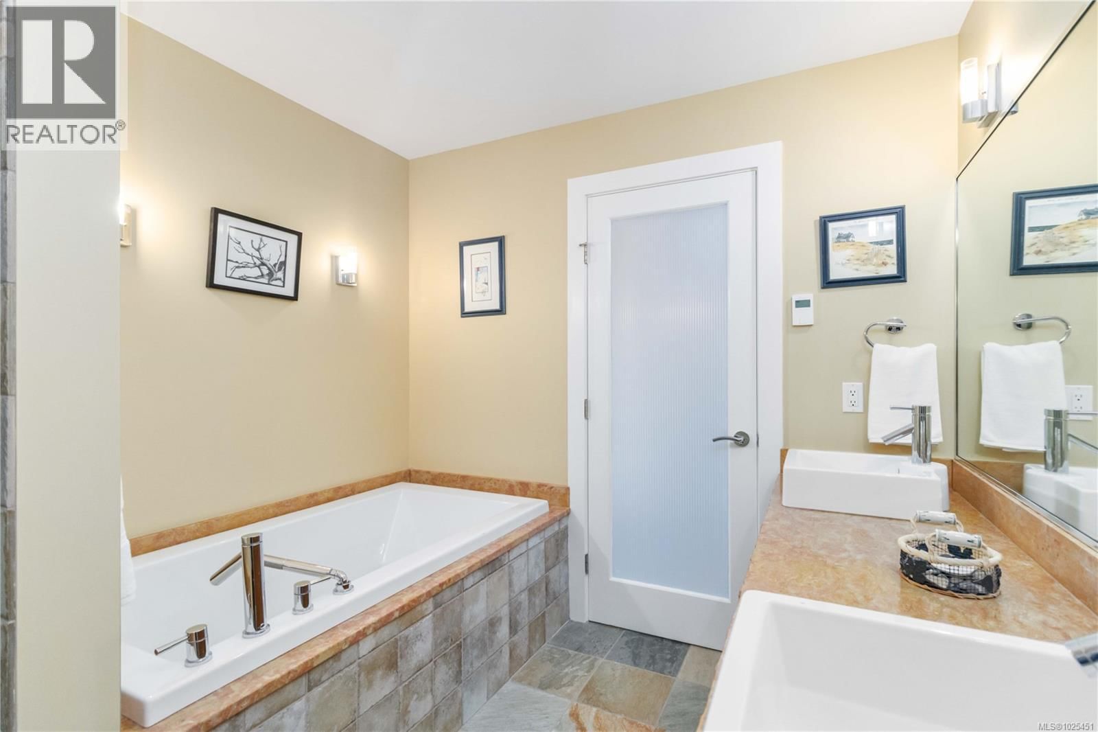 532 SENTINEL DRIVE Image 43