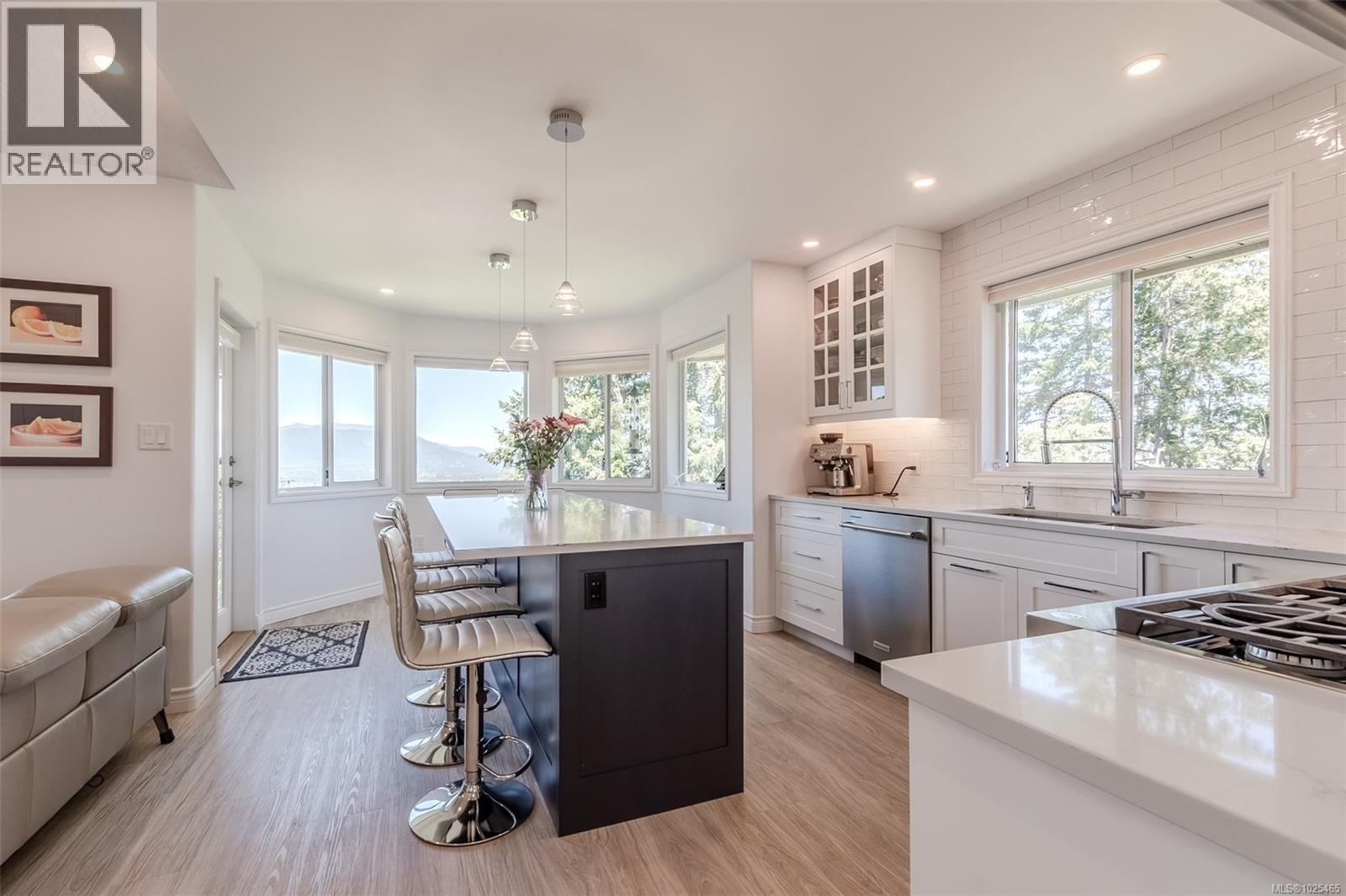 6039 CHIPPEWA ROAD Image 10