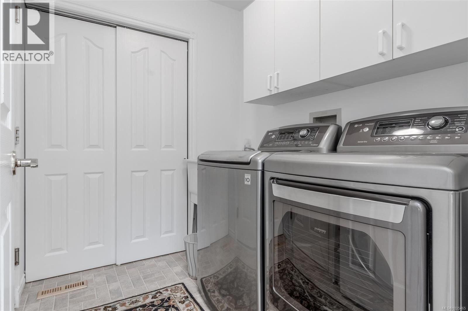 6039 CHIPPEWA ROAD Image 24