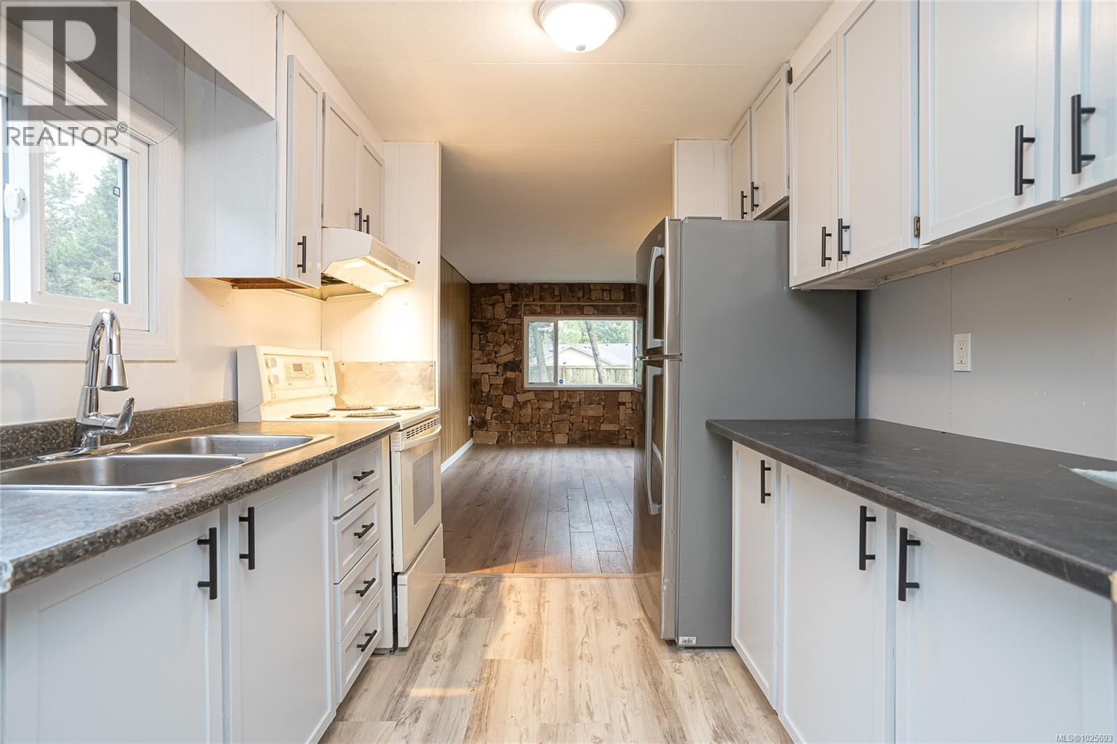 2 161 Horne Lake Road property photo