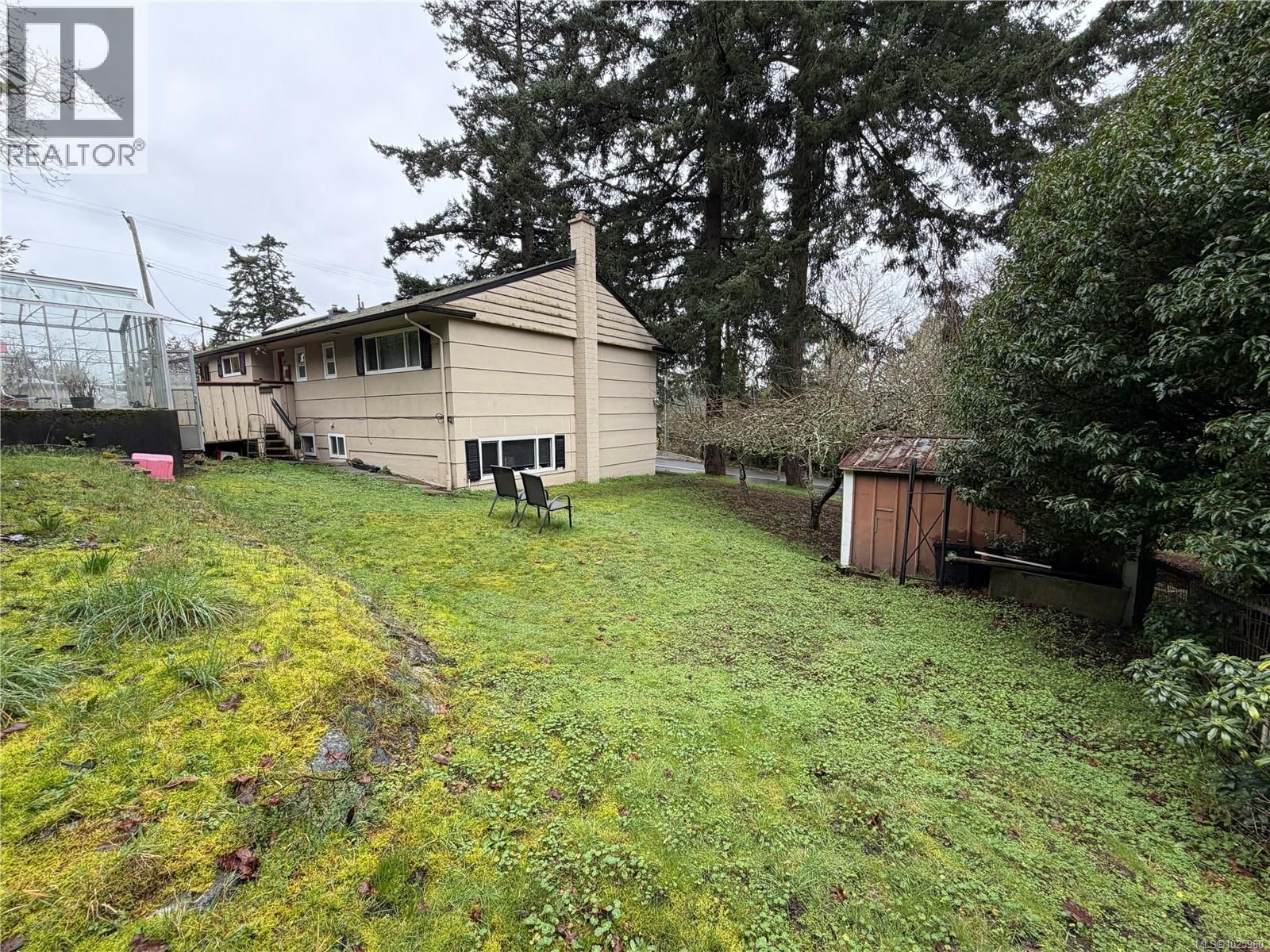 2684 Sea View Road property photo