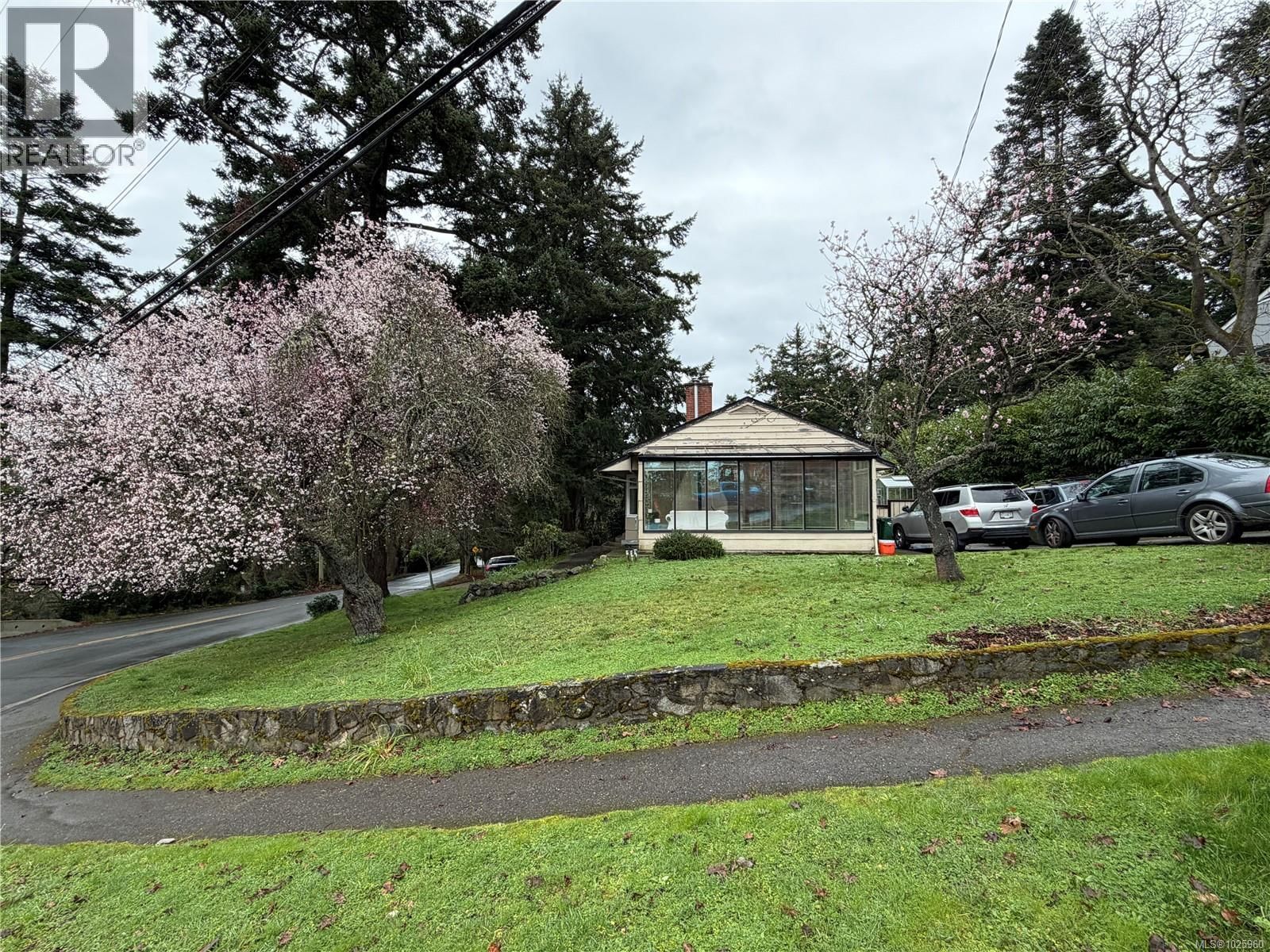2684 Sea View Road property photo