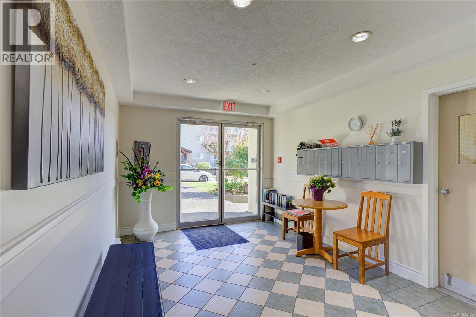 403 9876 Esplanade Street property photo