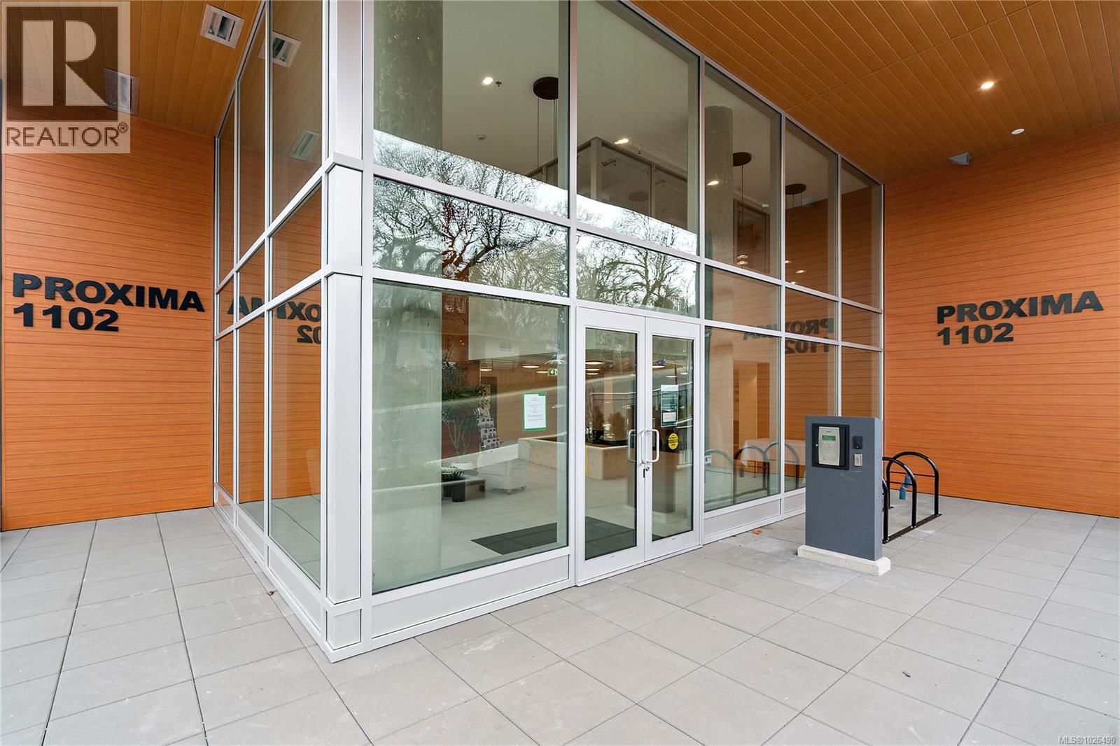 202 1102 Esquimalt Road property photo