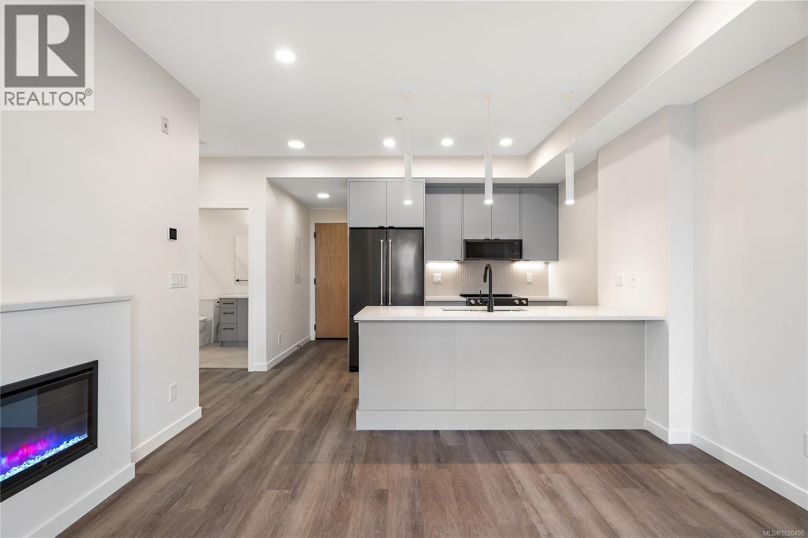 202 1102 Esquimalt Road property photo