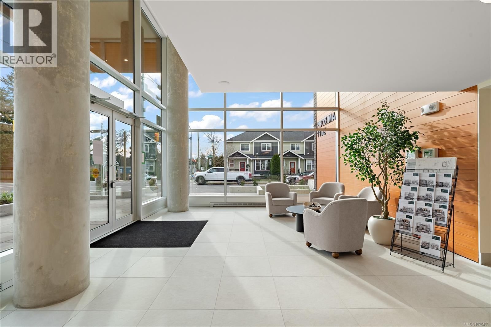 408 1102 Esquimalt Road property photo