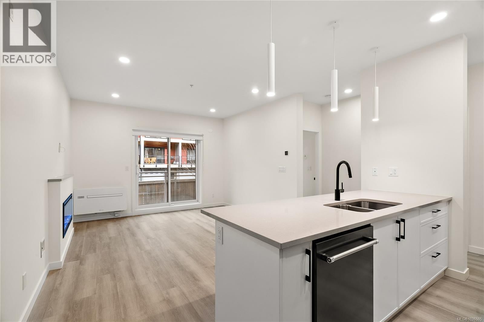 304 610 Lampson Street property photo