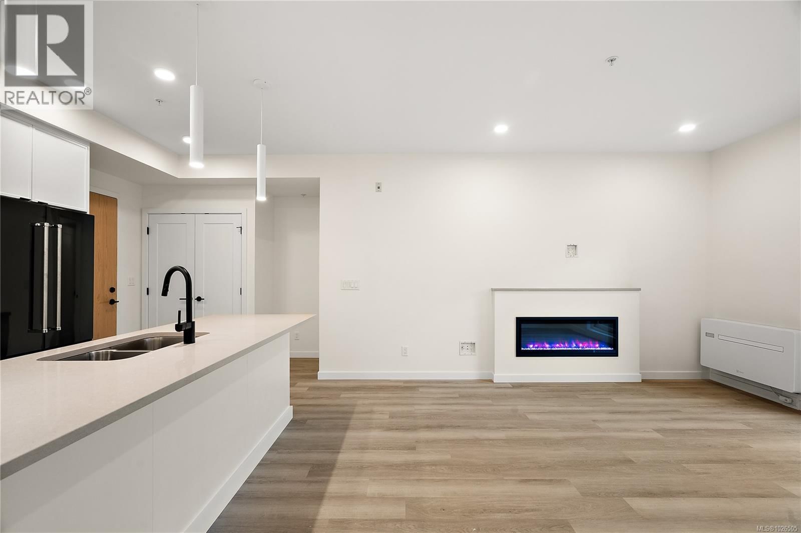 304 610 Lampson Street property photo