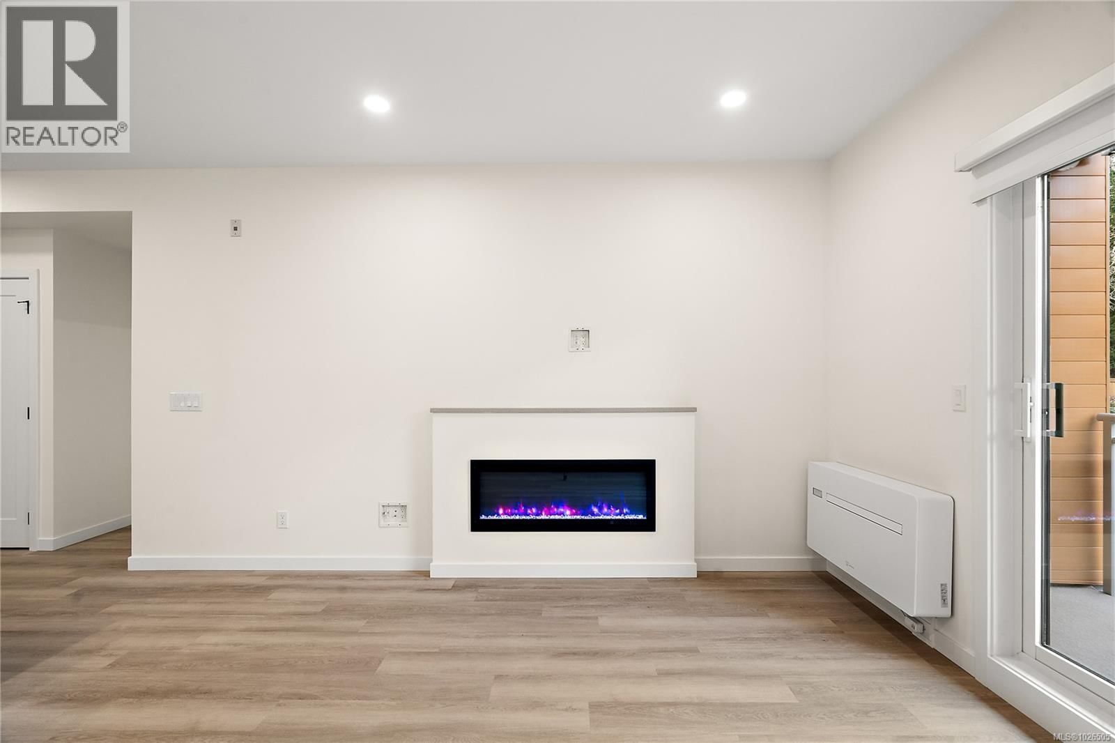 304 610 Lampson Street property photo